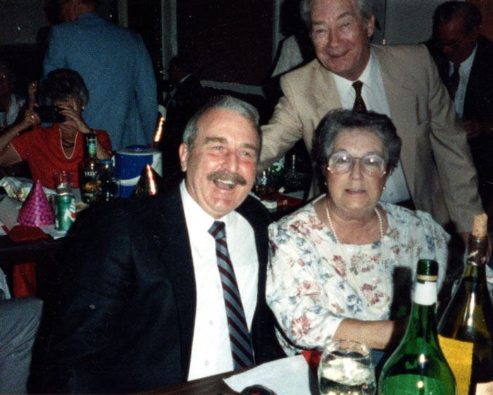 Jacqueline (Jacquie) Charlebois (Née Chénier) with her son Maurice (René Joncas in background)
Jacqueline (Jacquie) Charlebois (Née Chénier) avec son fils Maurice (René Joncas en arrière)