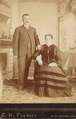 Elizabeth J. "Lizzy" Shiney with her husband James Carmody
Elizabeth J. "Lizzy" Shiney avec son époux James Carmody